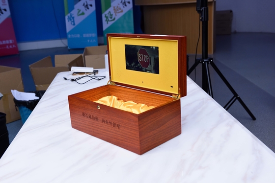 昇進のマーケティングのためのHD LCD Screen Video Gift Wooden Box OEM